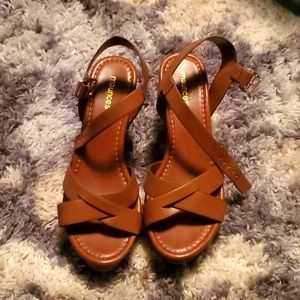 Maurices size 7 wedge sandal